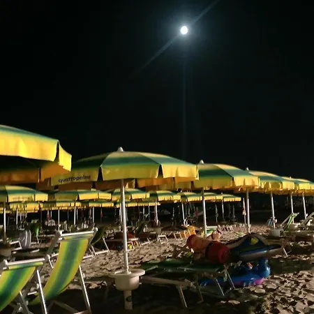 Tiziana Beach Apartamento *